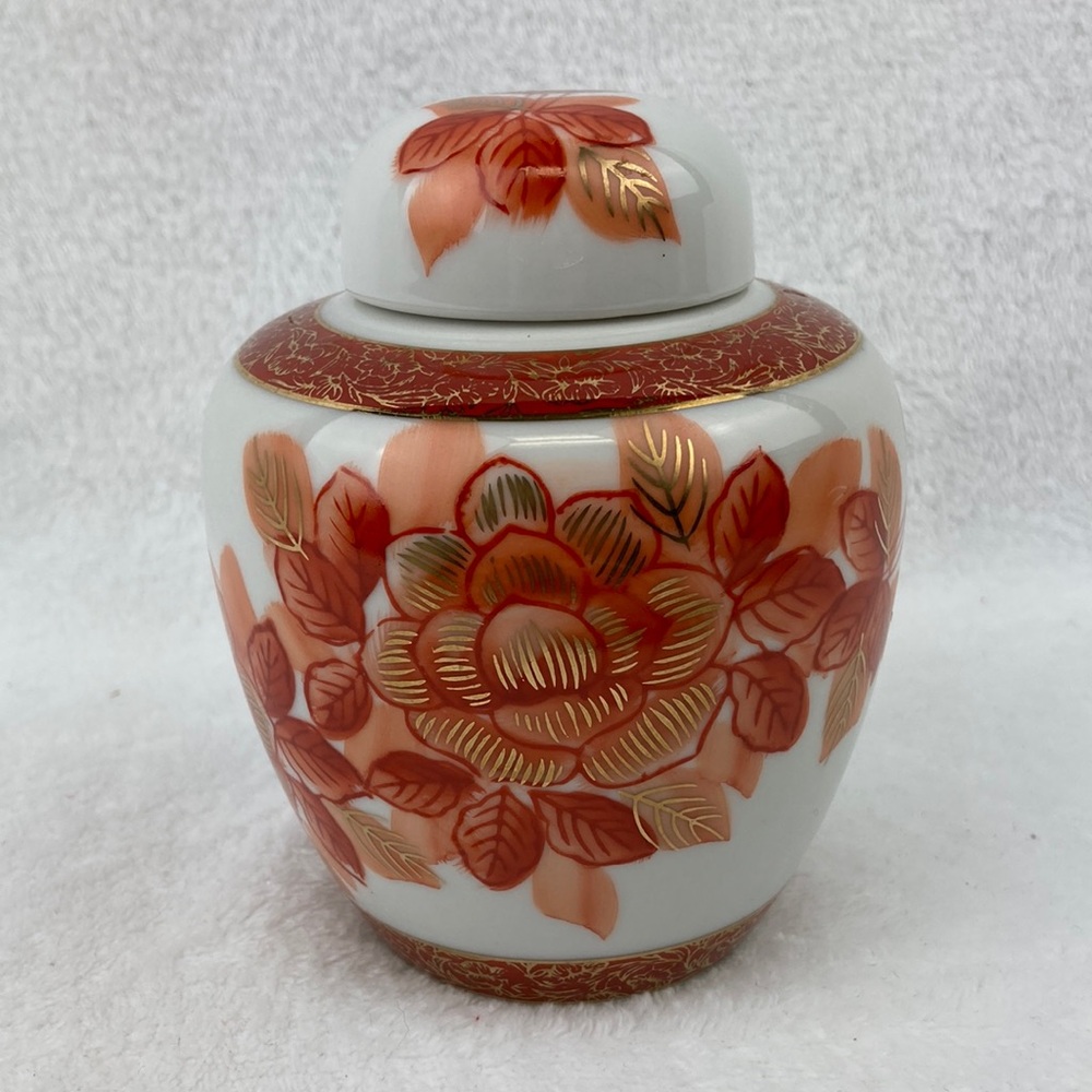 Imari Japan Hand Painted Petite Ginger Jar with Lid 5”